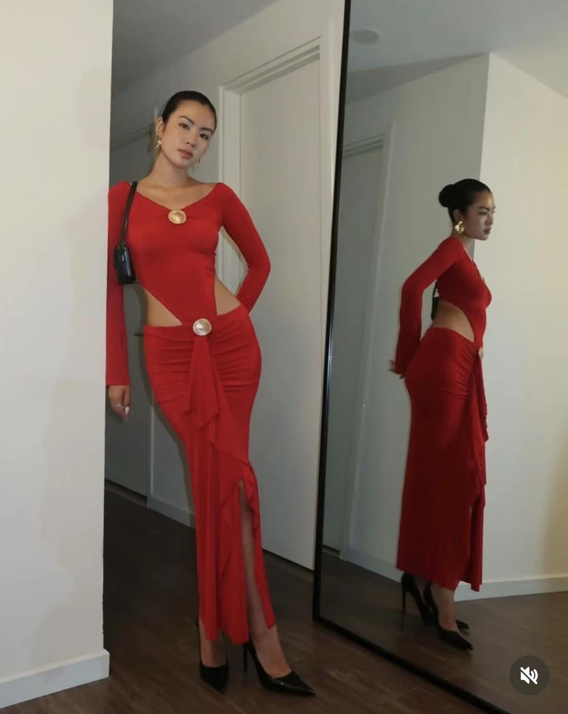 La Vierge Scarlet Dress