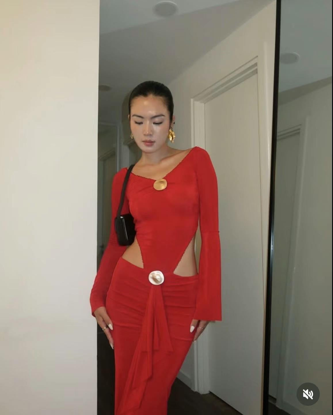 La Vierge Scarlet Dress