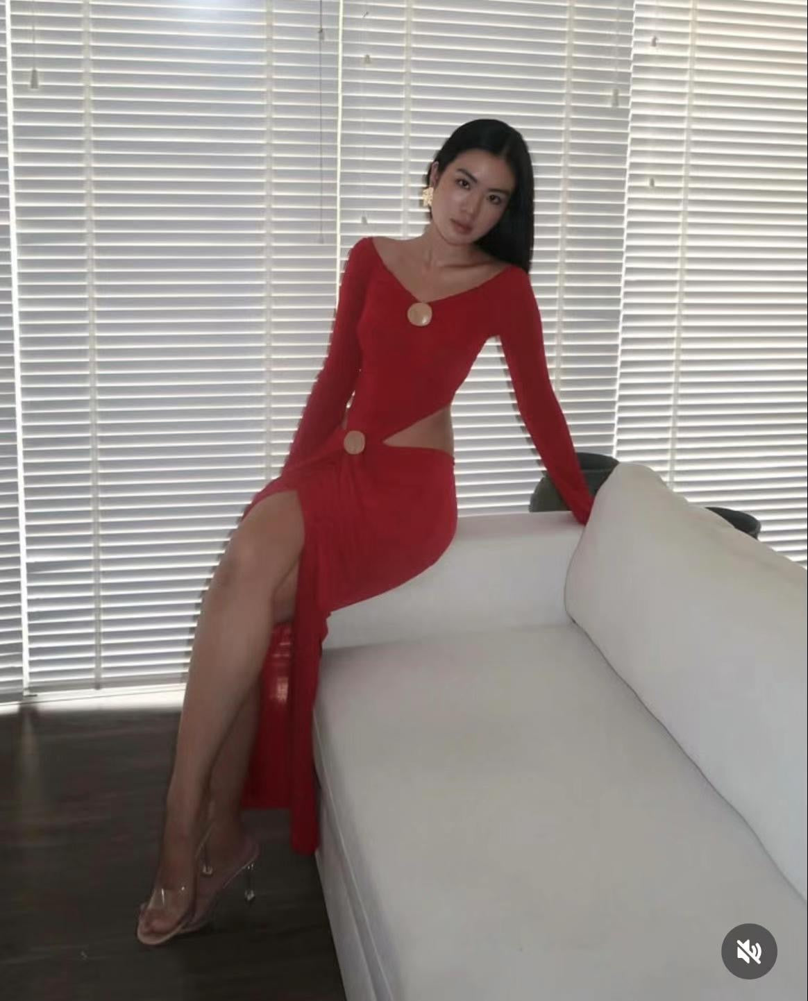 La Vierge Scarlet Dress