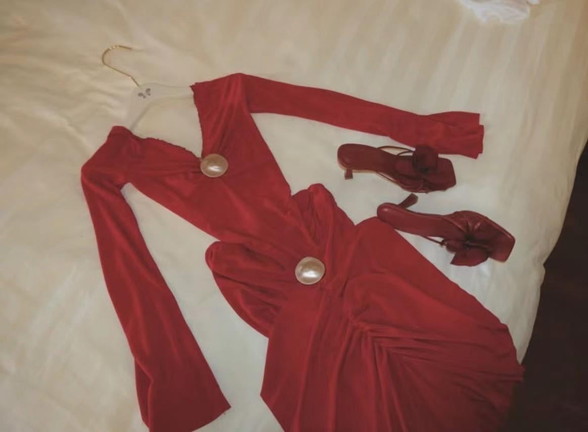 La Vierge Scarlet Dress