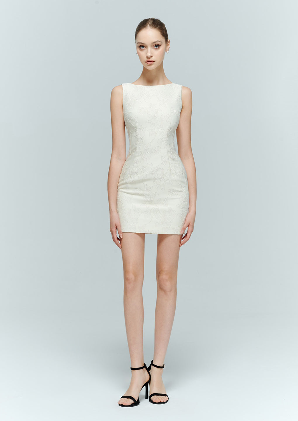 Artel Retro White Jacquard Open-Back Pearl Bodycon Dress