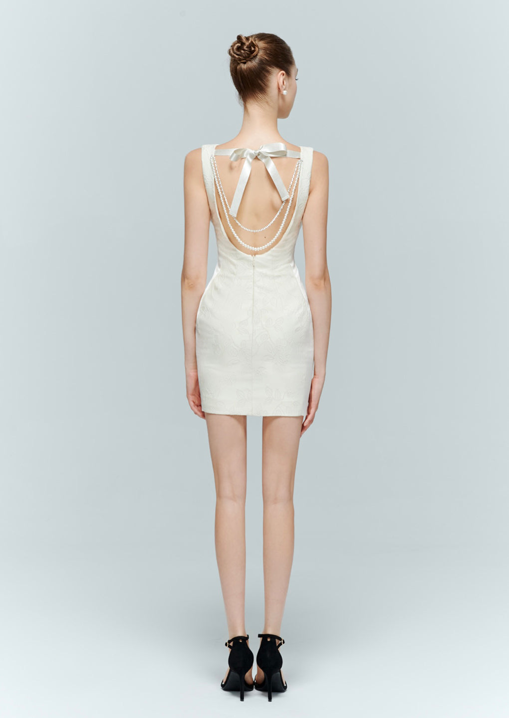 Artel Retro White Jacquard Open-Back Pearl Bodycon Dress