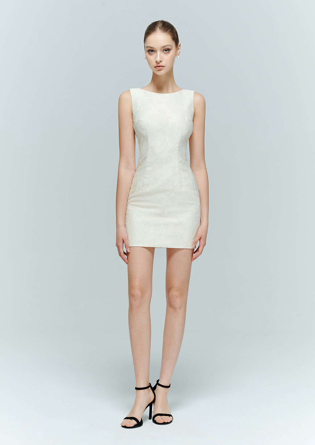 Artel Retro White Jacquard Open-Back Pearl Bodycon Dress