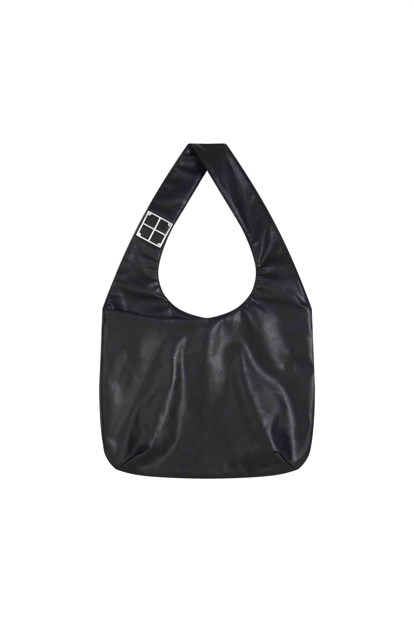 YJ1NGZYZJ Logo Shoulder Bag In Black