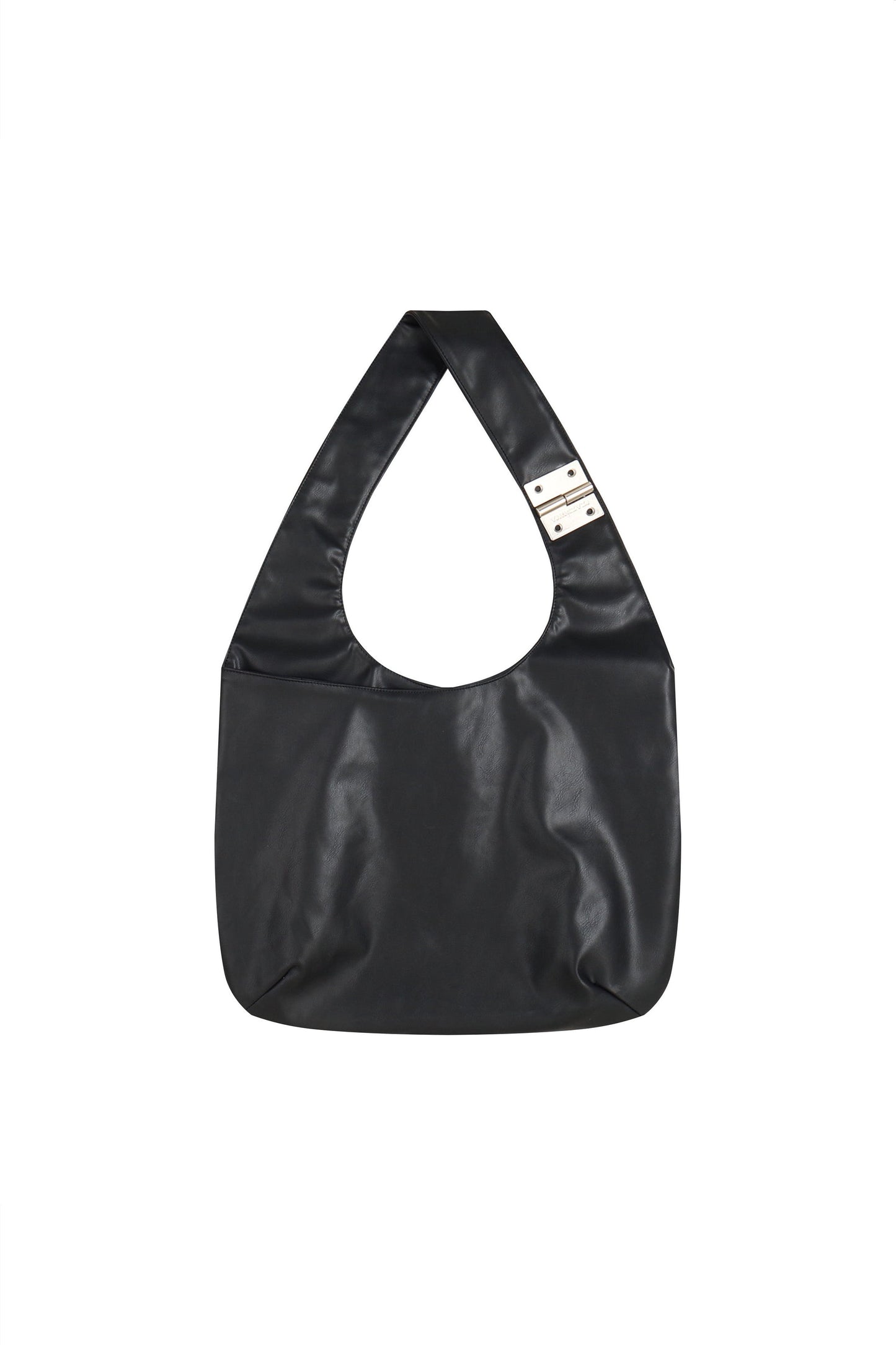 YJ1NGZYZJ Logo Shoulder Bag In Black