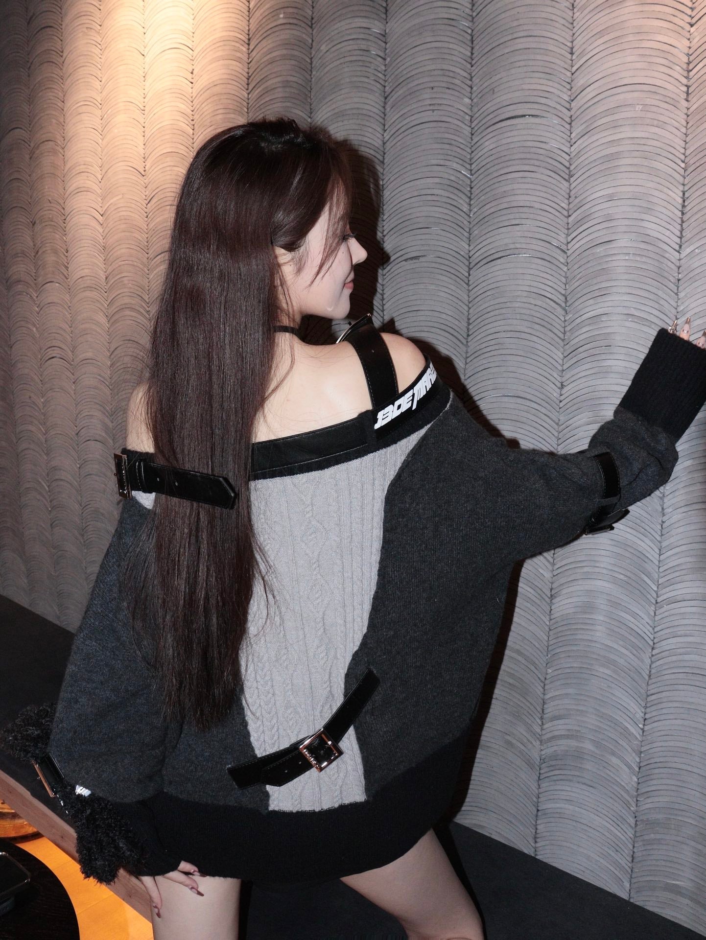 13DE MARZO Off Shoulder Belt Sweater